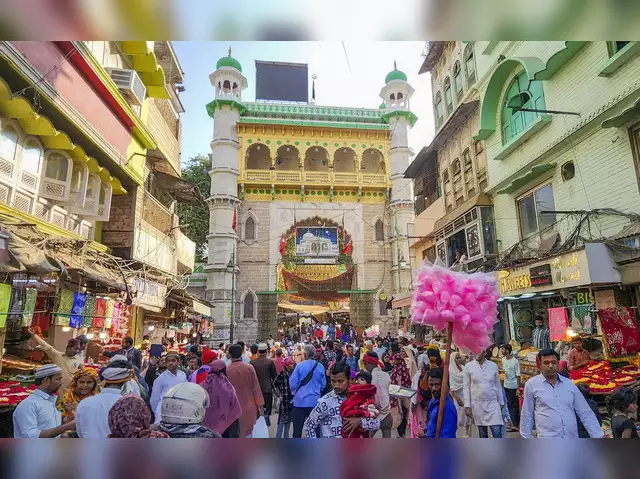 ajmer-people-outside-the-ajmer-sharif-dargah-shrine-of-moinuddin-chishti-in-a-